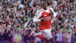 阿森纳1-0纽卡再回榜首：压力之下完成了脱险，然而进攻布置一般